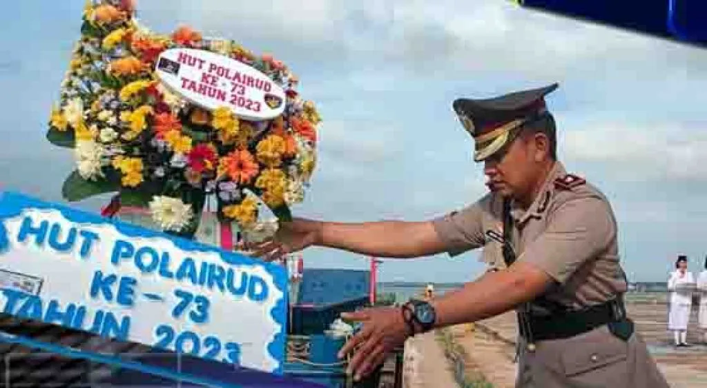 Wakapolres Bangka Barat Pimpin Upacara Tabur Bunga di Dermaga Peltim
