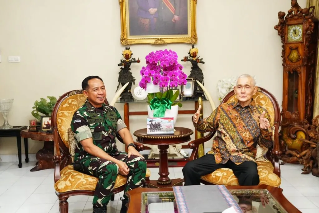 Panglima TNI Kunjungi Sesepuh TNI
