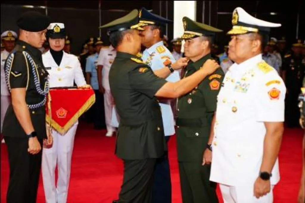 Lima Jabatan Strategis  di Lingkungan TNI Diserahterimakan
