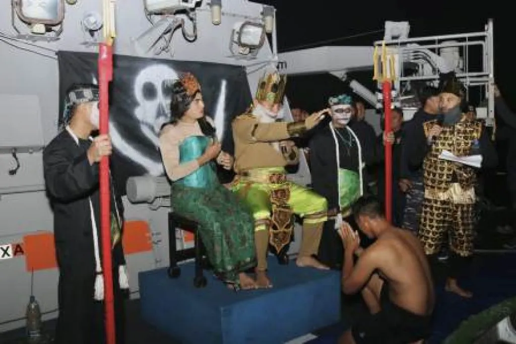 Mandi Khatulistiwa Ala Prajurit Pengawal Samudera