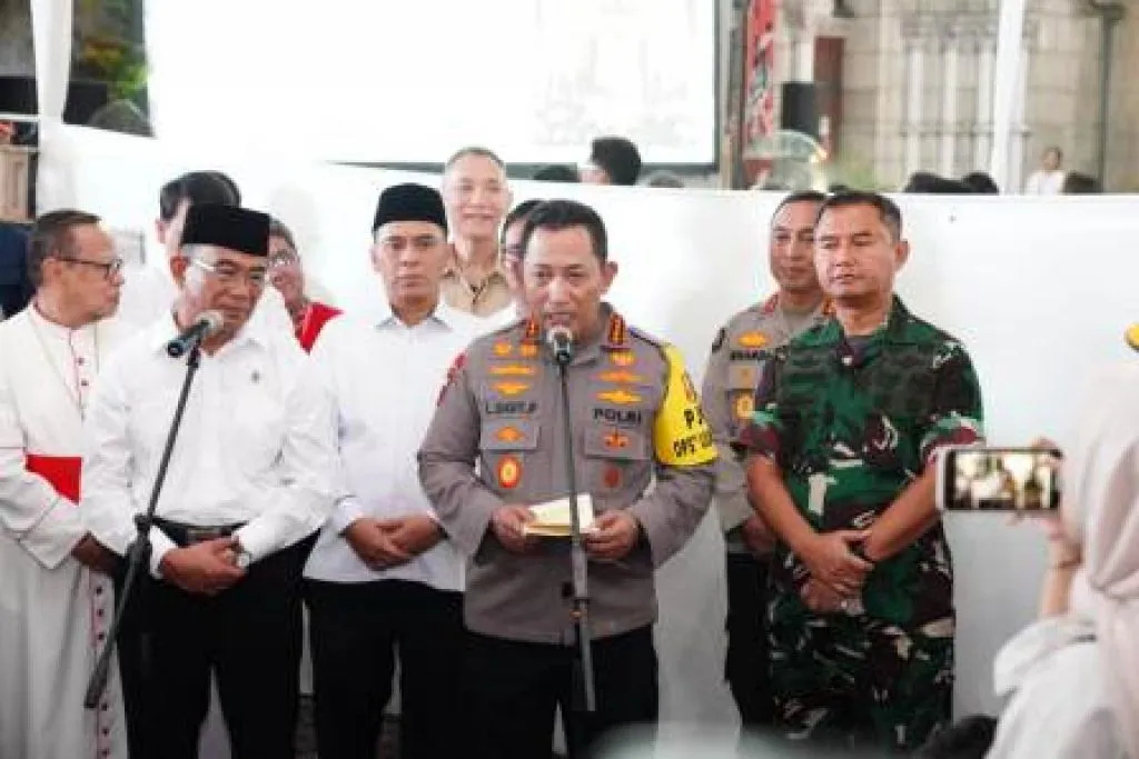 Kasum TNI dan Kapolri Tinjau Pengamanan Ibadah Misa Malam Natal 2023