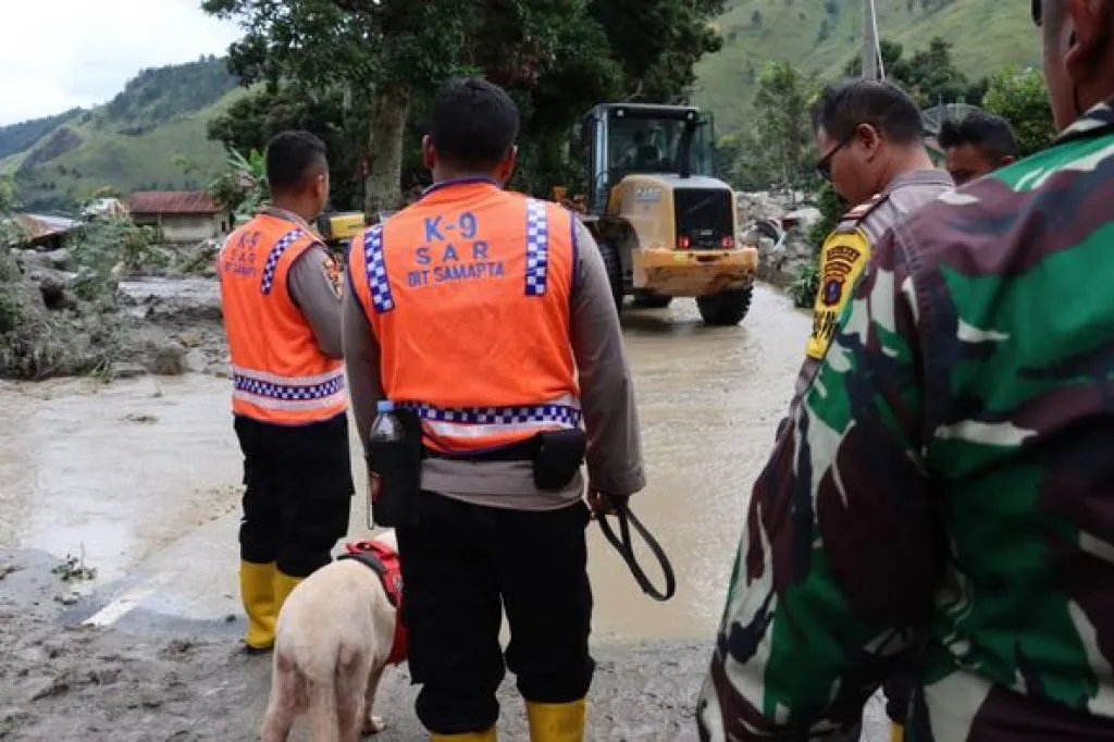 Anjing Pelacak Bantu Pencarian Korban Longsor di Humbahas