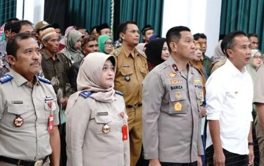 Wakapolda Jabar Hadiri Kegiatan Penyerahan Sertifikat Tanah