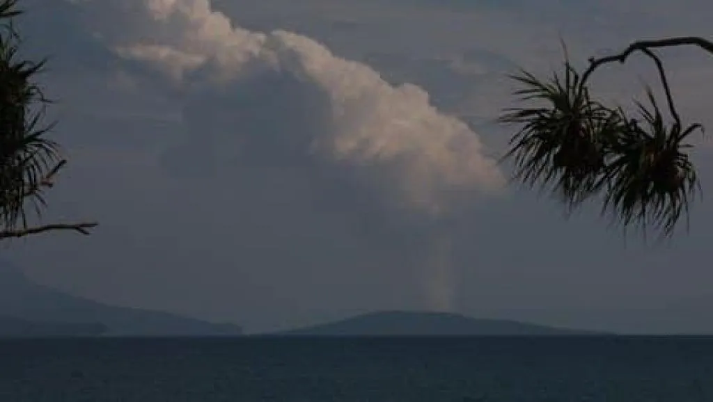 Masyarakat Pesisir dan Nelayan Diimbau Waspadai Erupsi Gunung Anak Krakatau