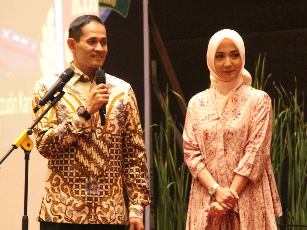 Faisol Izuddin Karimi dan istrinya