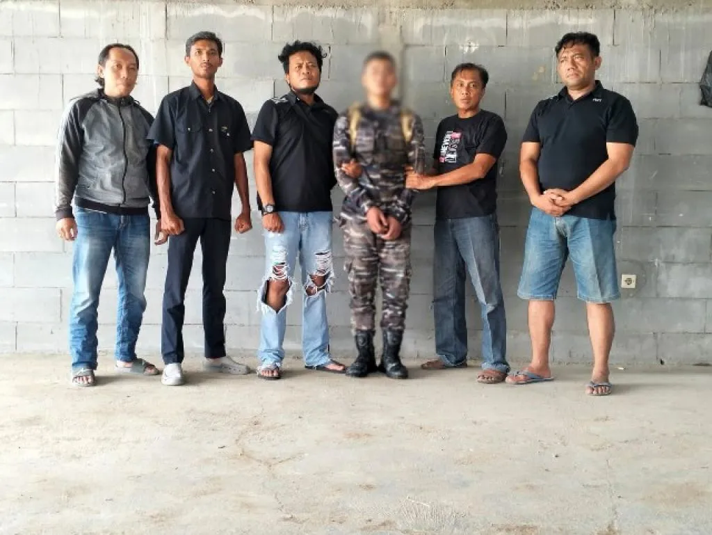 Ngaku Sebagai Marinir,