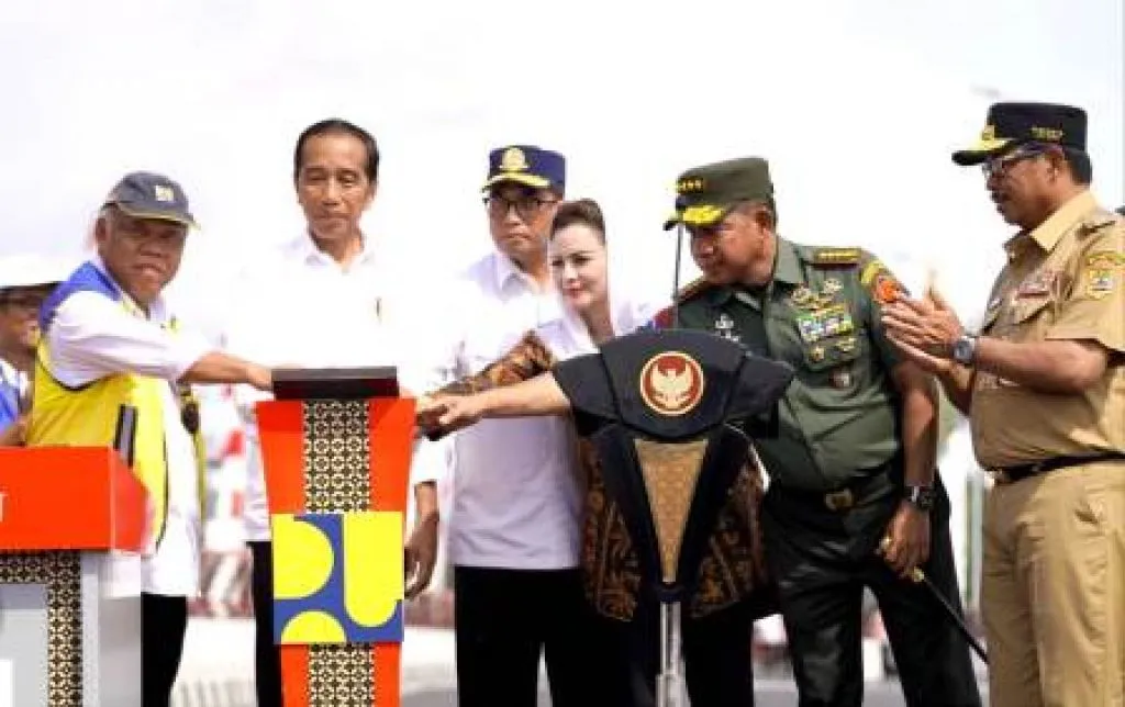 Panglima TNI Dampingi Presiden RI Resmikan Tiga Jembatan di Jawa Tengah