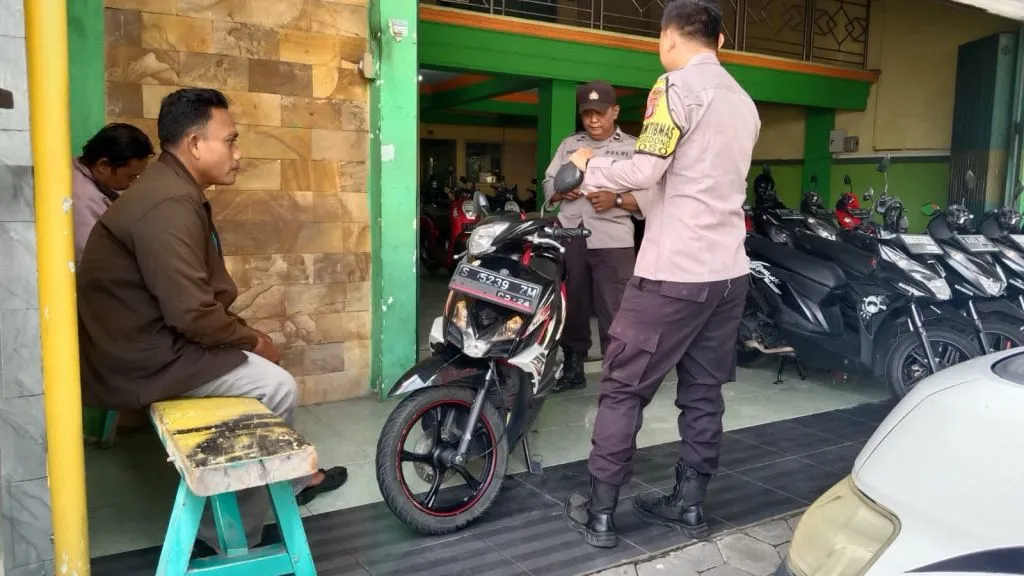 Sambang Desa oleh Bhabinkamtibmas Desa Losari Tingkatkan Kerjasama yang Baik