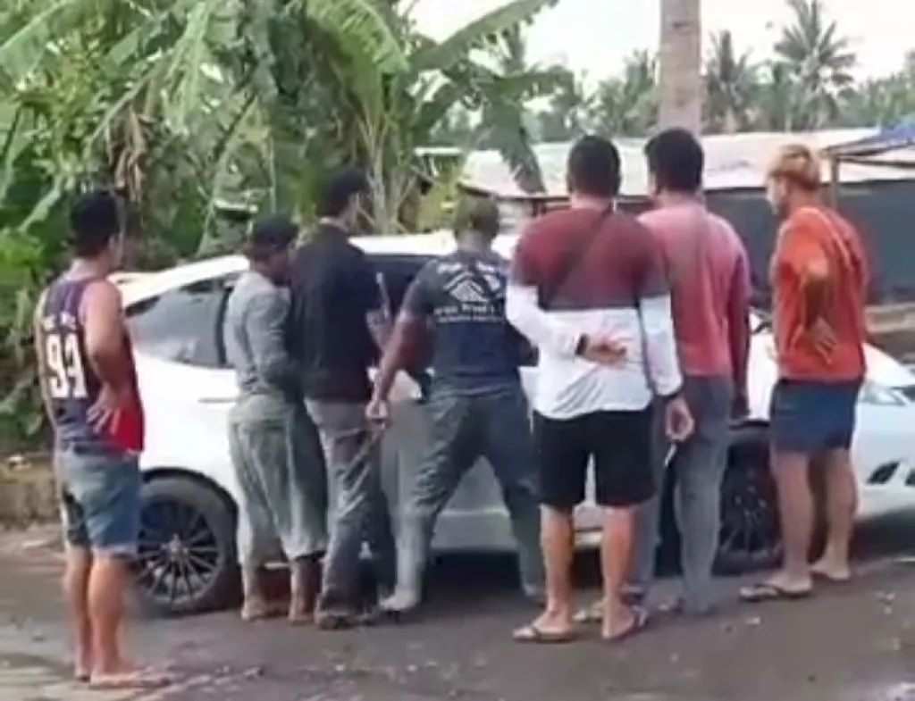 Kejamnya Preman Tambang Diduga Ilegal di Banyuwangi, Wartawan Dikeroyok di Depan Anaknya yang Masih Balita