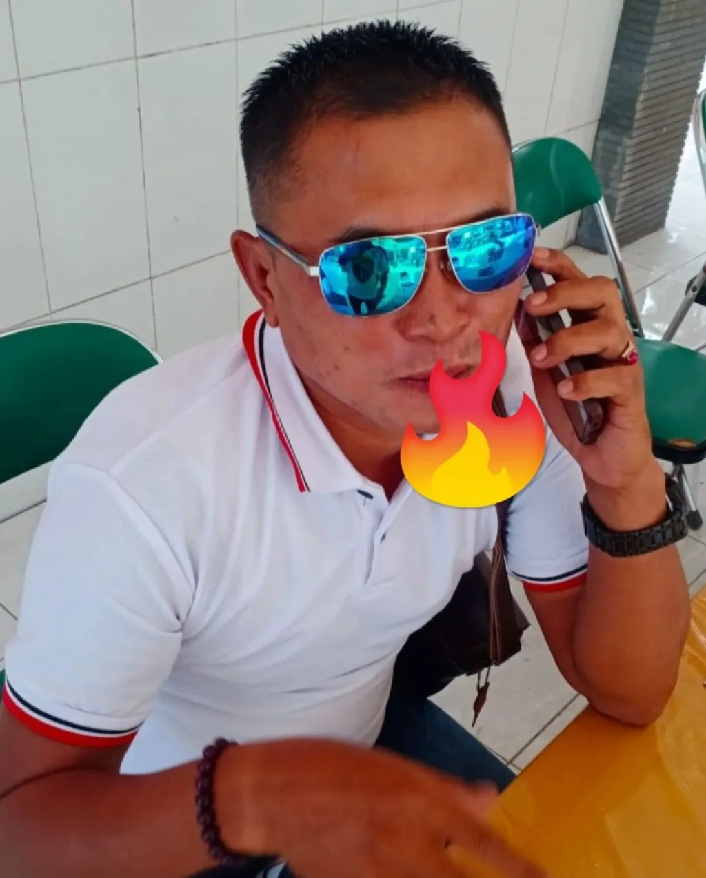 Berpenampilan Perlente, Kades Turirejo Berkeliaran Sebagai Tanahan Rumah