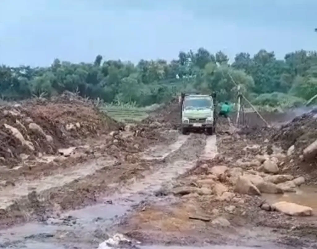 Mengerikan, Galian C Ilegal di Desa Bleberan Membabat Habis Lahan Pertanian