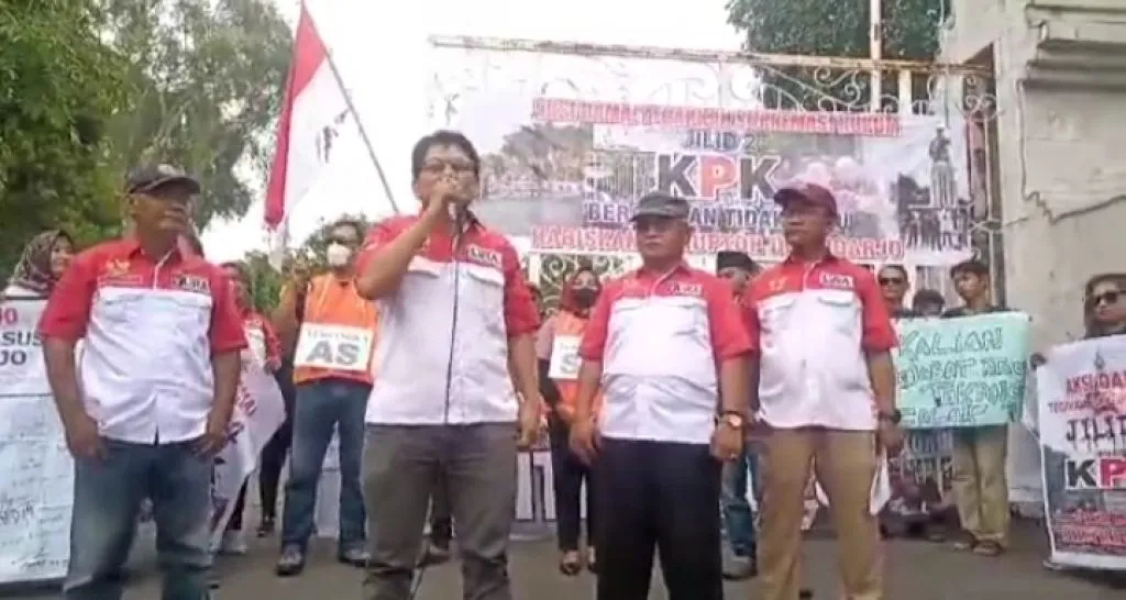 KPK Harus Usut Keterlibatan Bupati Sidoarjo di Kasus Insentif Pajak