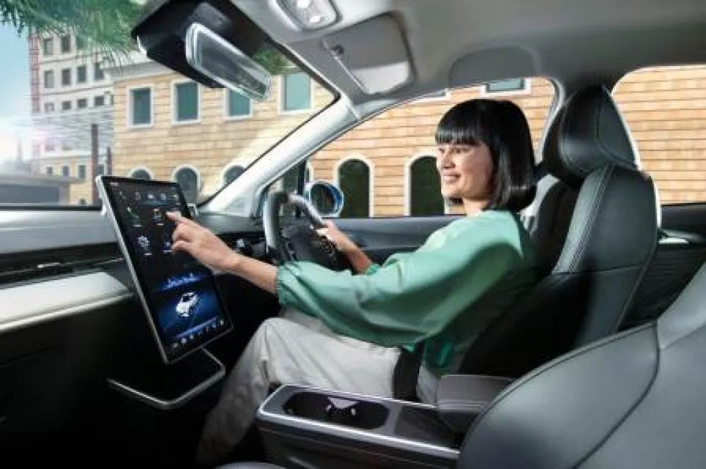 Fitur Pintar Mobil Listrik NETA V