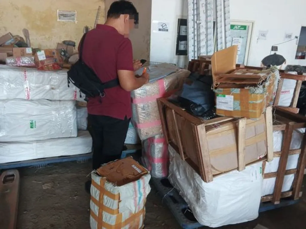 Bea Cukai Malang Gagalkan Pengiriman Barang Kena Cukai Ilegal