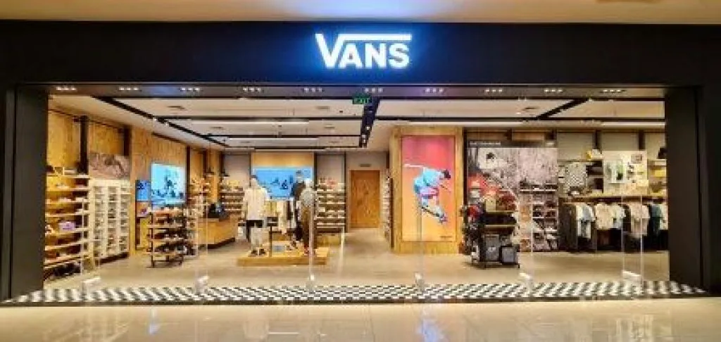 Toko Vans Kembali Dibuka di Makassar