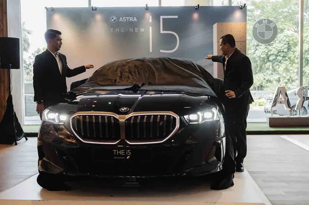 BMW Astra Meluncurkan First-Ever BMW i5 di Surabaya
