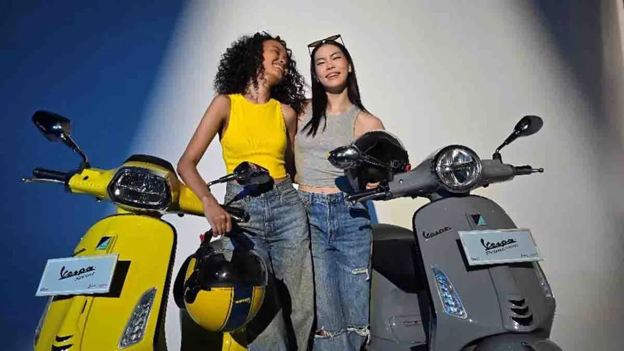 Vespa Primavera dan Vespa Sprint Hadir di Tunjungan Plaza 1 Mall Surabaya