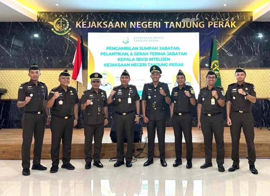 Kepala Kejari Tanjung Perak Memimpin Sertijab Kasi Intel