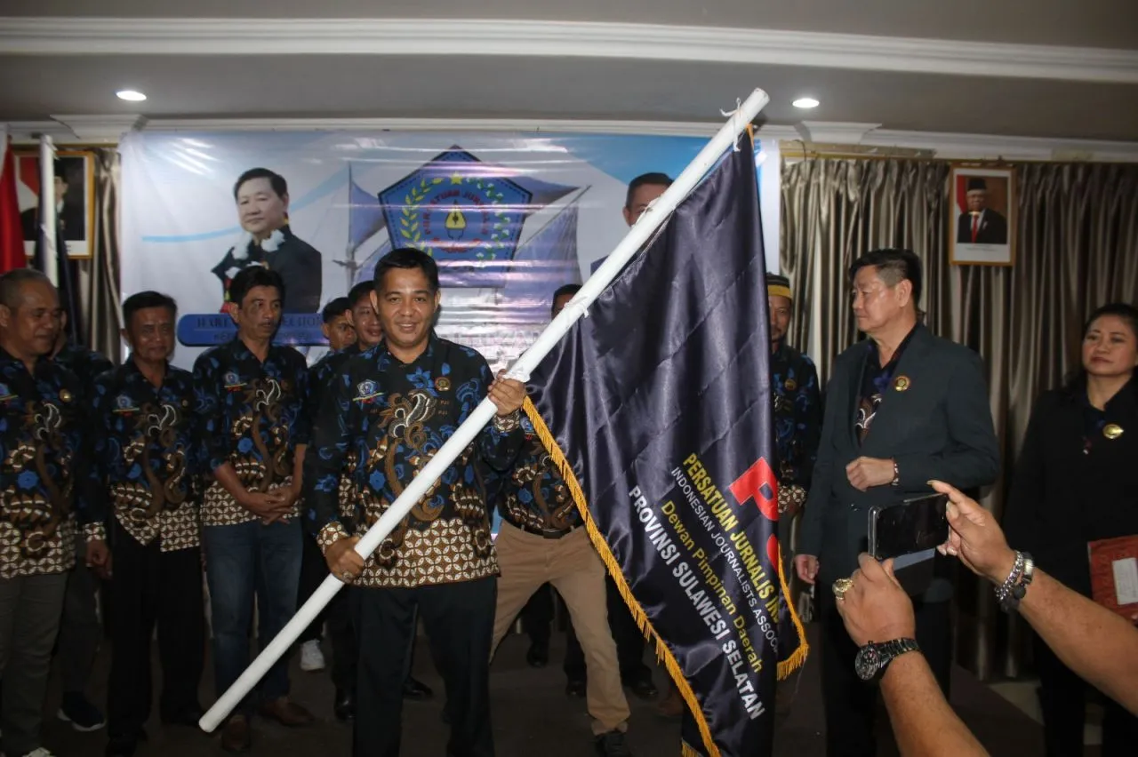 Ketua Umum PJI Melantik dan Mengukuhkan Pengurus DPD PJI Sulsel