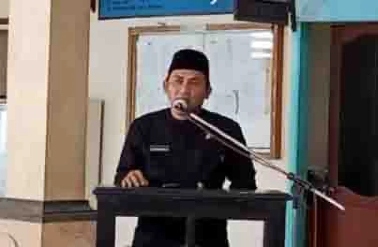 Pj Kepala Desa Beton Anti Bersalaman dengan Wartawan