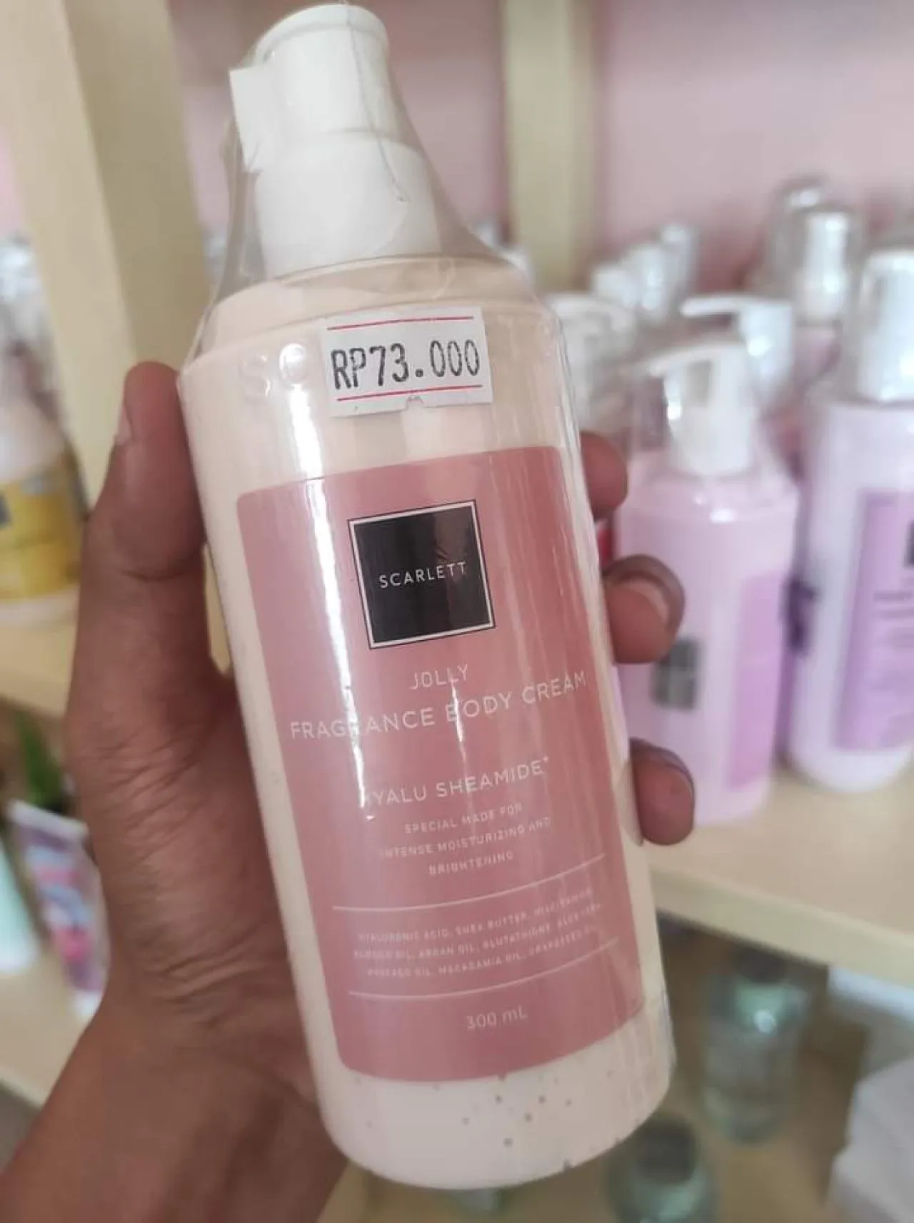 Evie Farida Palsukan Kosmetik Merk Scarlett