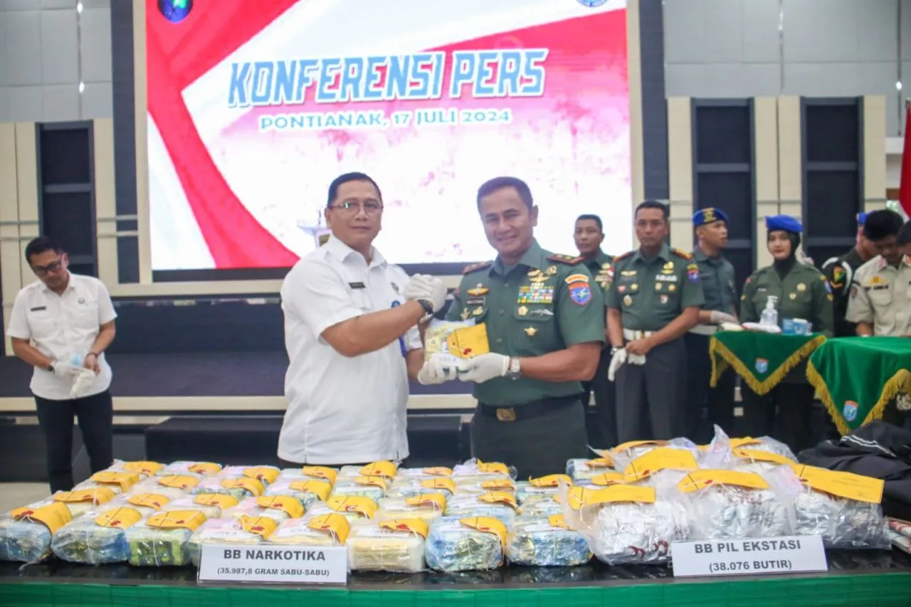 Puluhan Kilo Sabu dan Ribuan Butir Ekstasi Diserahkan Pangdam XII/Tpr ke BNNP Kalbar