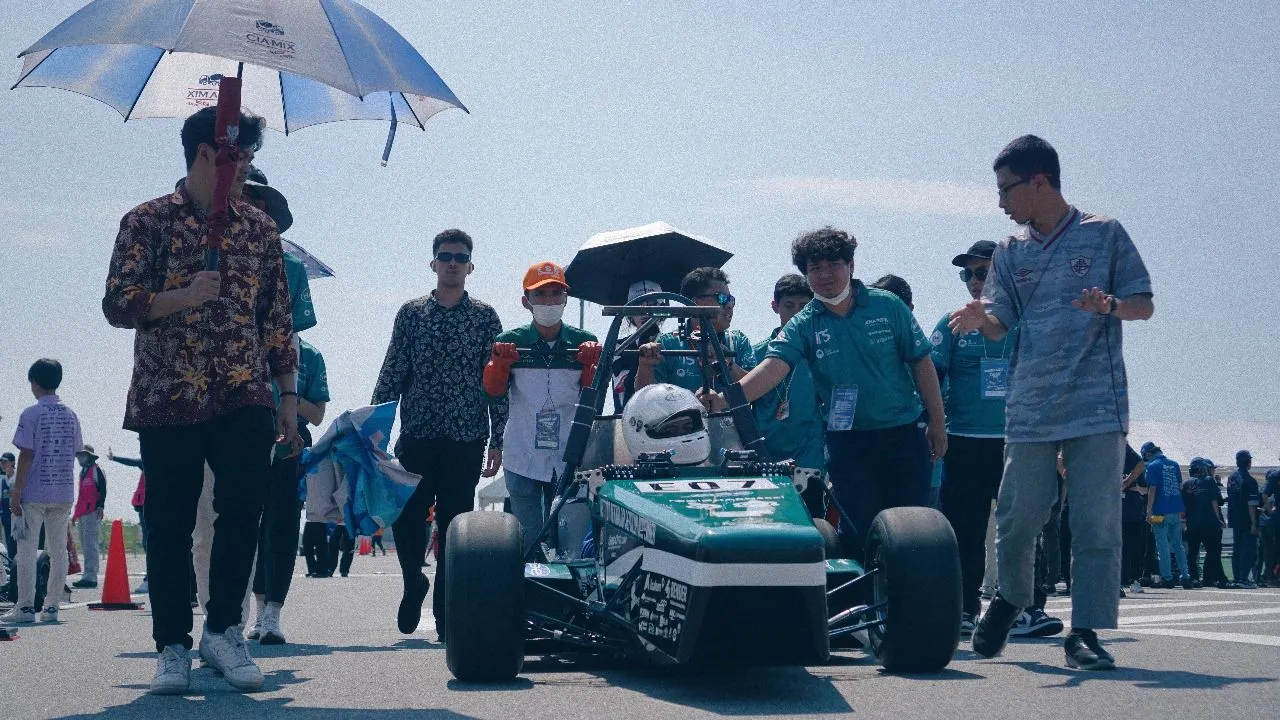 Tim Anargya ITS Mempertahankan Gelar Juara di FSAE Japan 2024