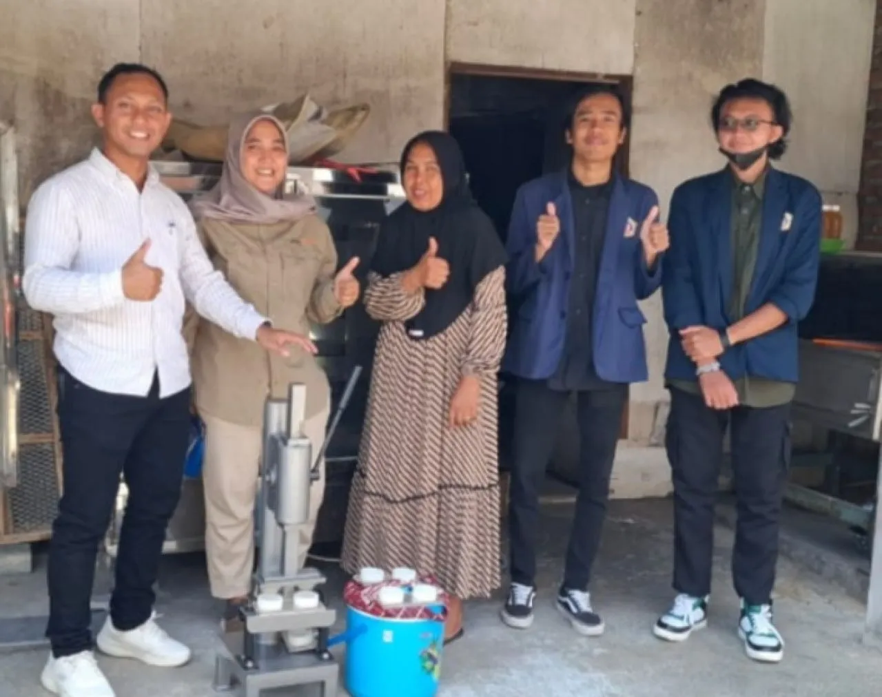 Dosen Universitas Wijaya Putra Gelar Pelatihan UMKM di Desa Setro