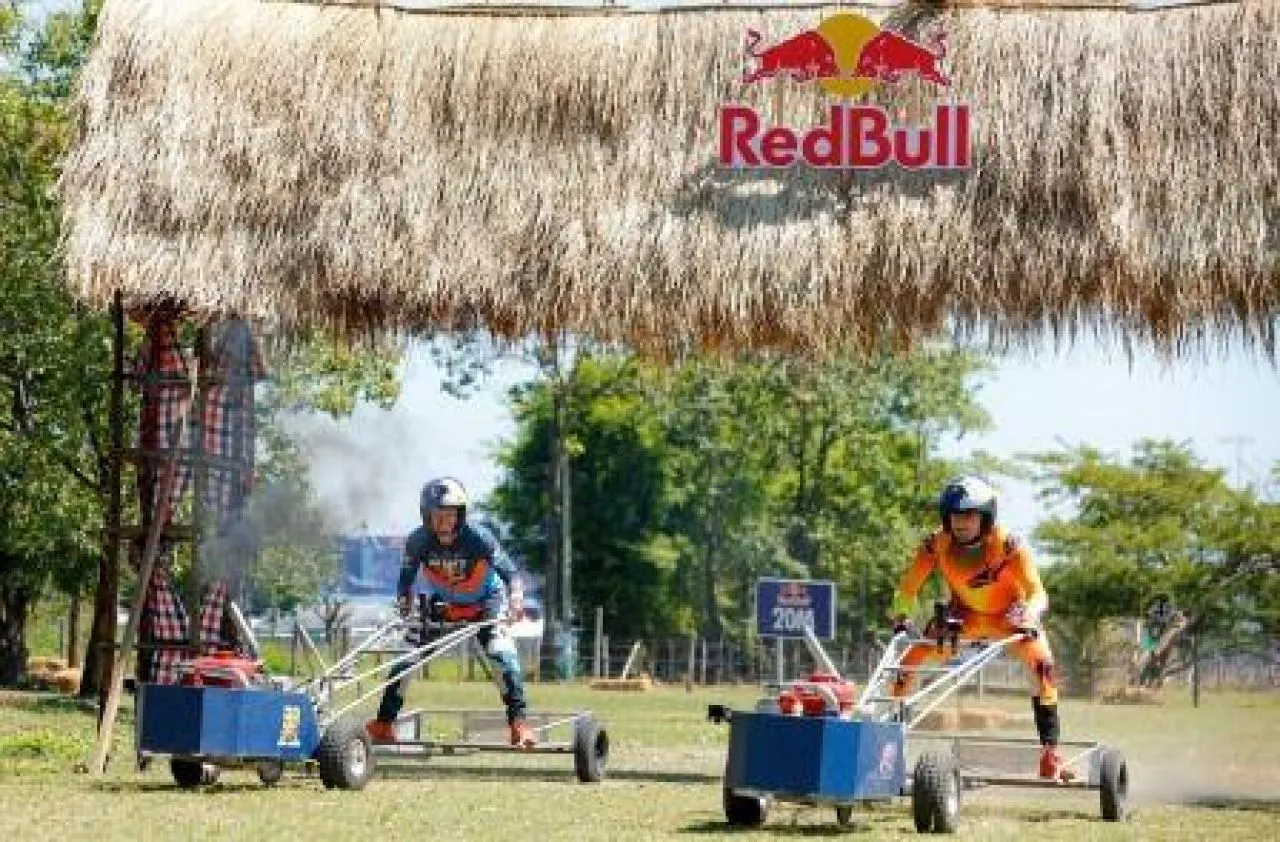 Pembalap Red Bull KTM Factory Racing Balapan Cepat Traktor Kra-Tae