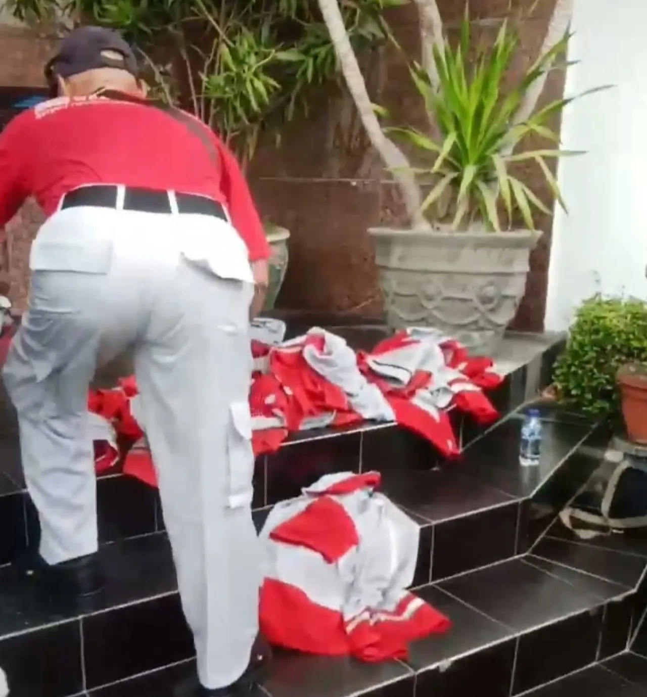 Puluhan Karyawan PT Samator Gas Mogok Kerja