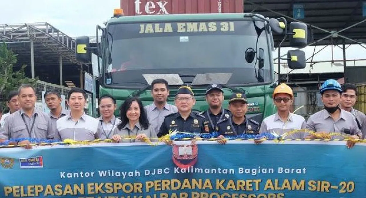 PT New Kalbar Processors Lepas Ekspor Perdana 83 Ton Karet Remah