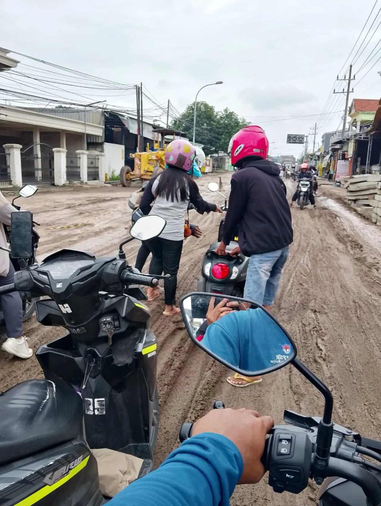 Proyek Jalan Menganti Abaikan K3
