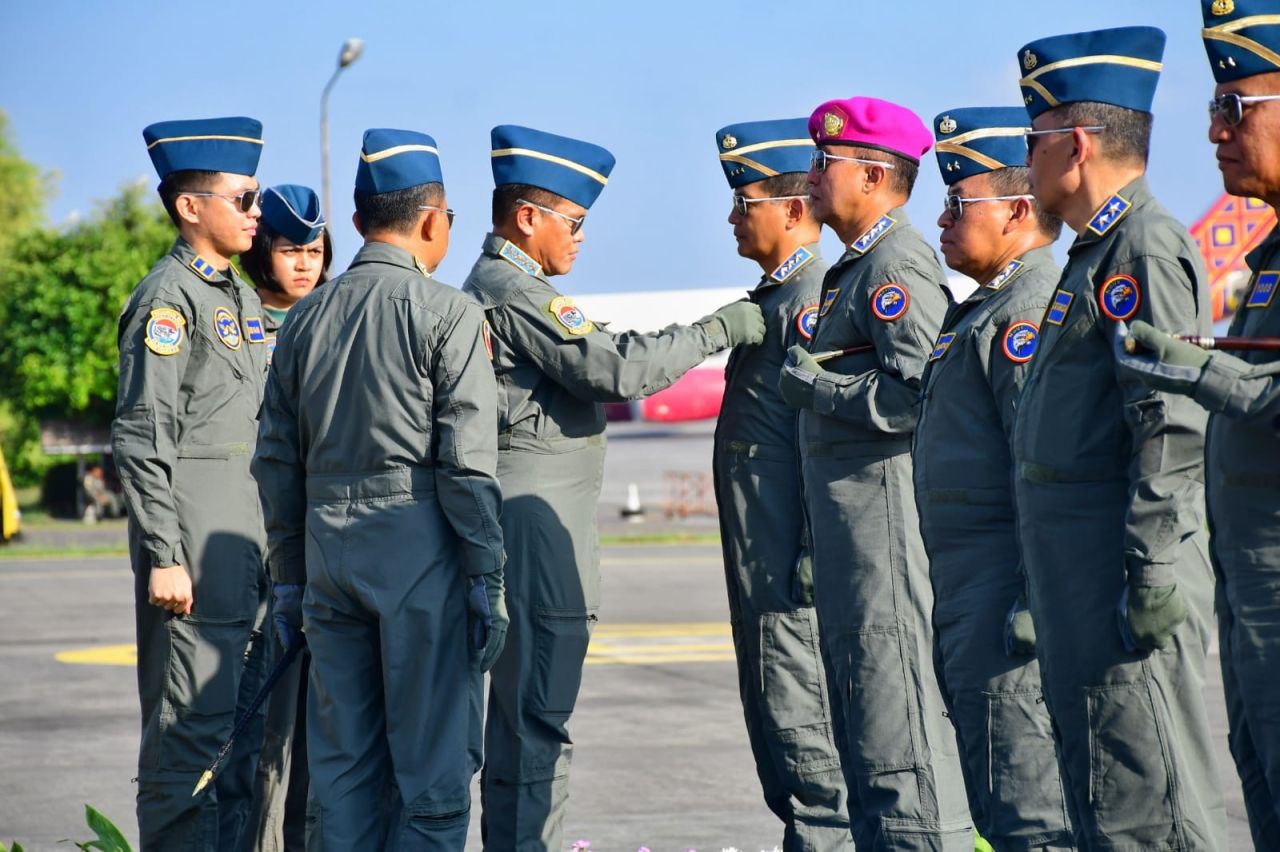 Penyematan Brevet Kehormatan Penerbangan