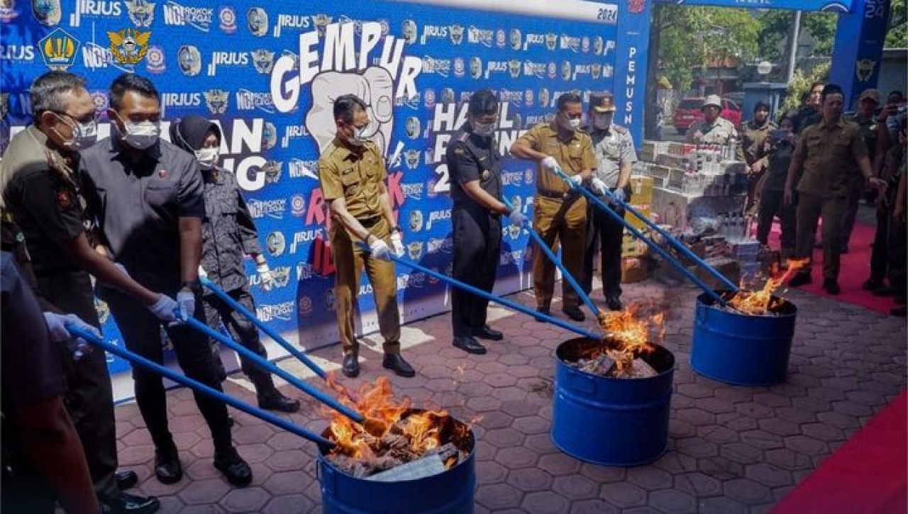Pemusnahan barang milik negara (BMN) hasil penindakan di bidang cukai