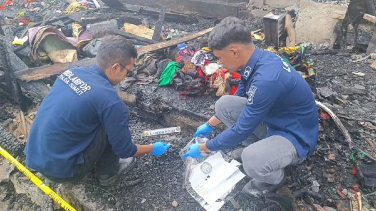 Olah TKP rumah Sempurna Pasaribu