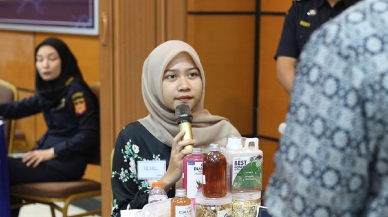 Seorang peserta Pelatihan Kelas Ekspor di Aula Bea Cukai Malang