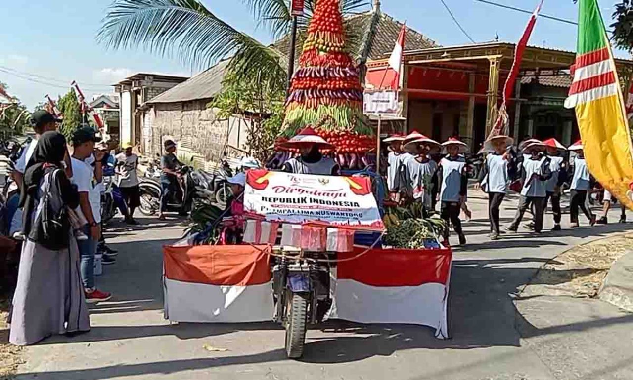 Kontingen dari RT 02 Dusun Banjaranyar, bersama PT Empat Lina Nuswantoro