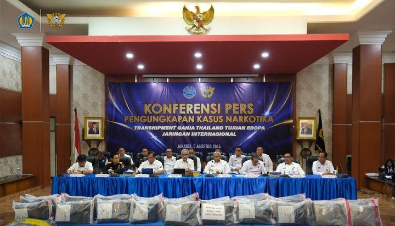 Paket berisi 113.657 gram ganja asal Thailand