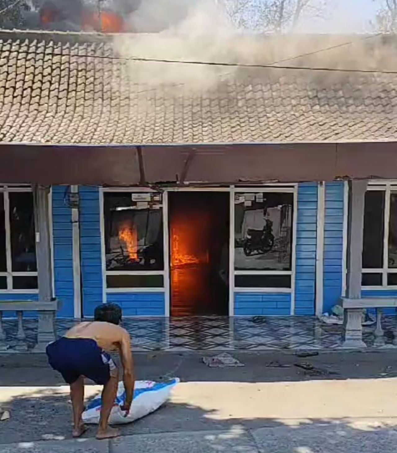 Kebakaran rumah di Desa Sidorejo