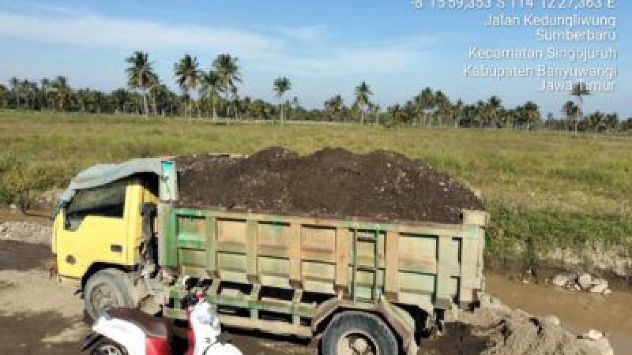 Salah satu dump truk di lokasi penambangan ilegal yang digrebek Polresta Banyuwangi