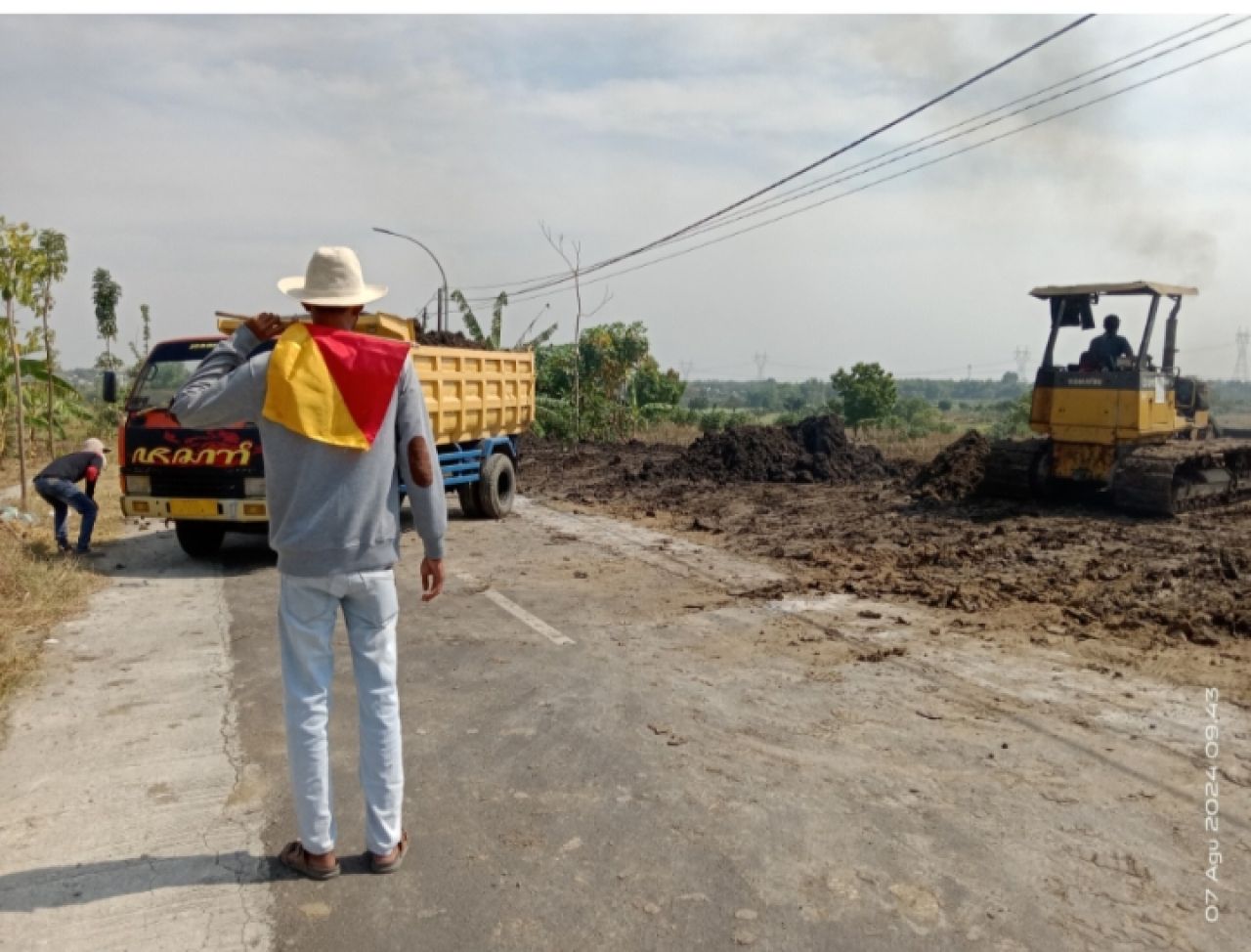 Lahan yang diurug di jalan perbatasan Desa Sidoraharjo - Kesamben Kulon