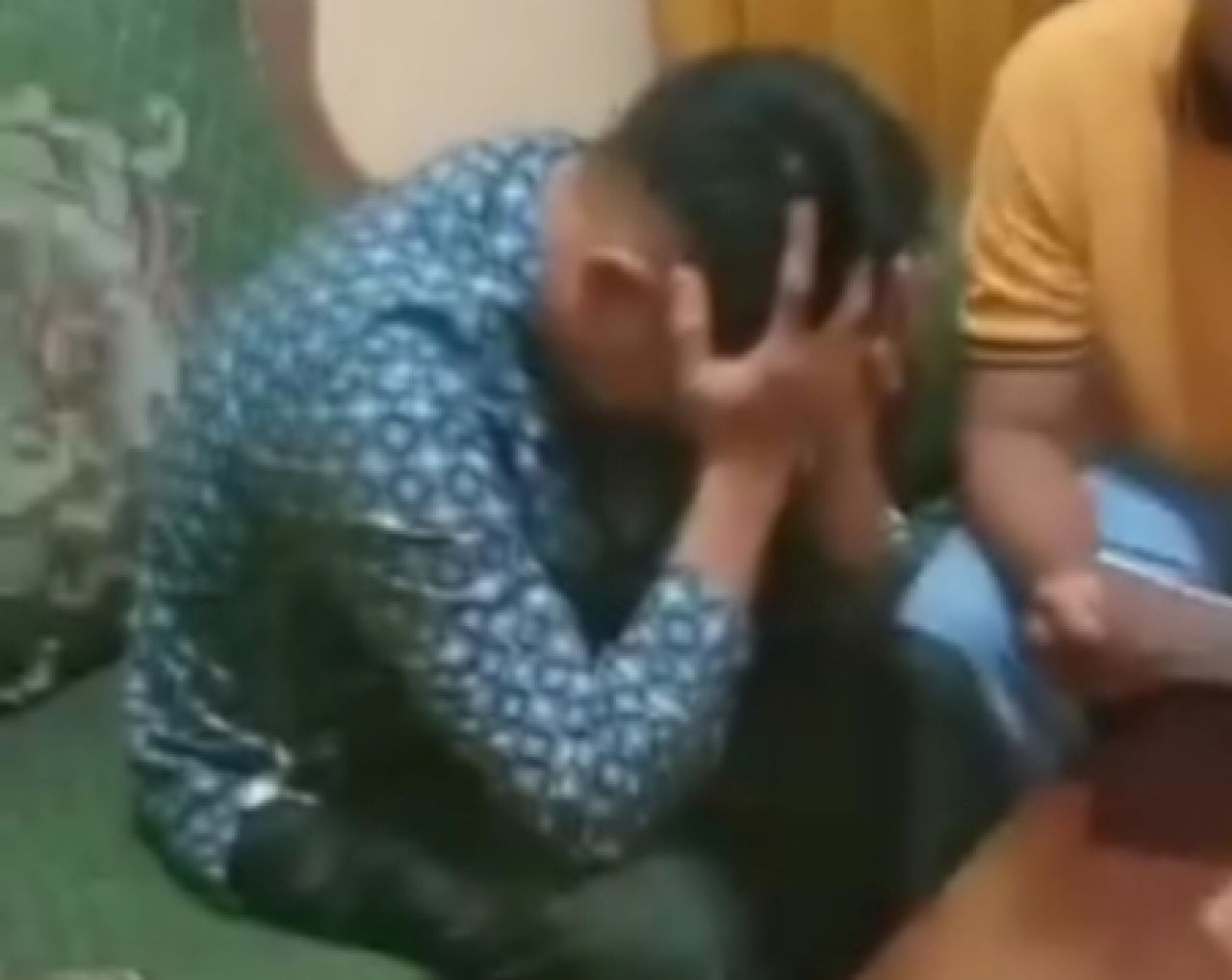 IR tertunduk malu saat dibacakan surat pernyataan yang dibuatnya