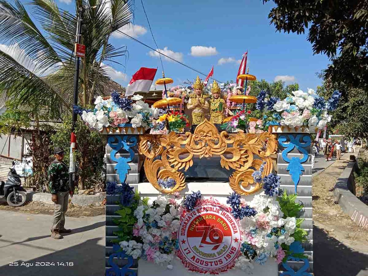 Salah satu kontingen karnaval HUT Kemerdekaan RI di Desa Lopang