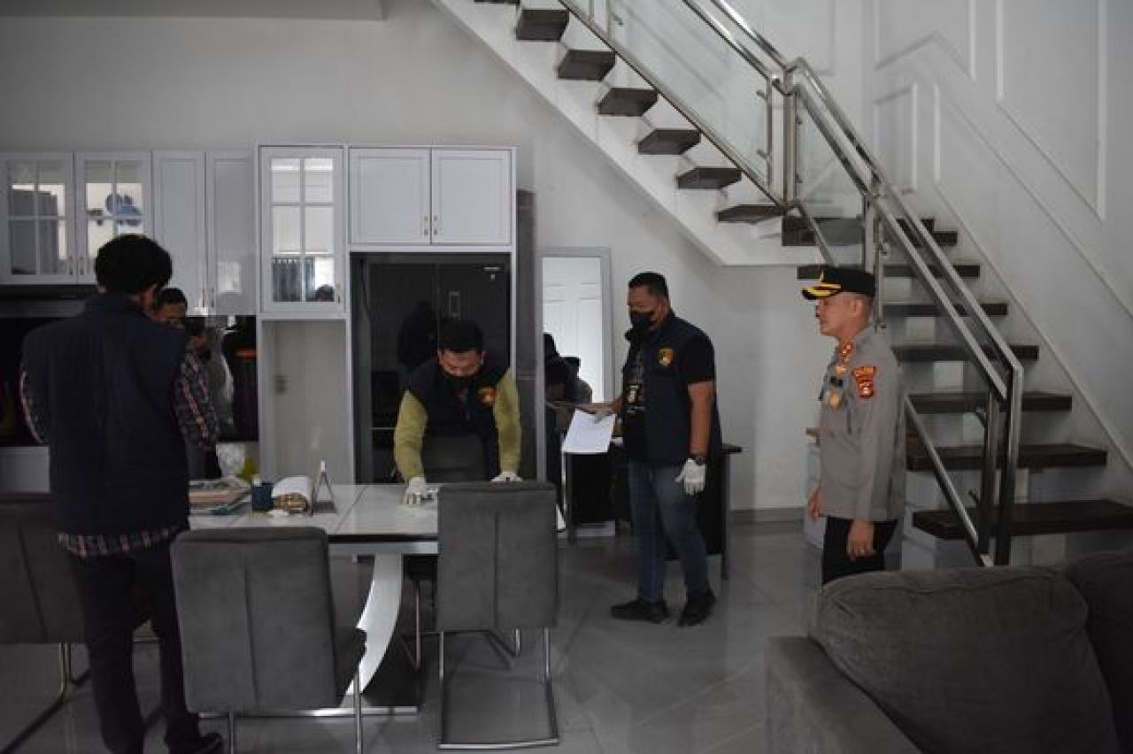 Penggeledahan di rumah bos tambang batu bara ilegal