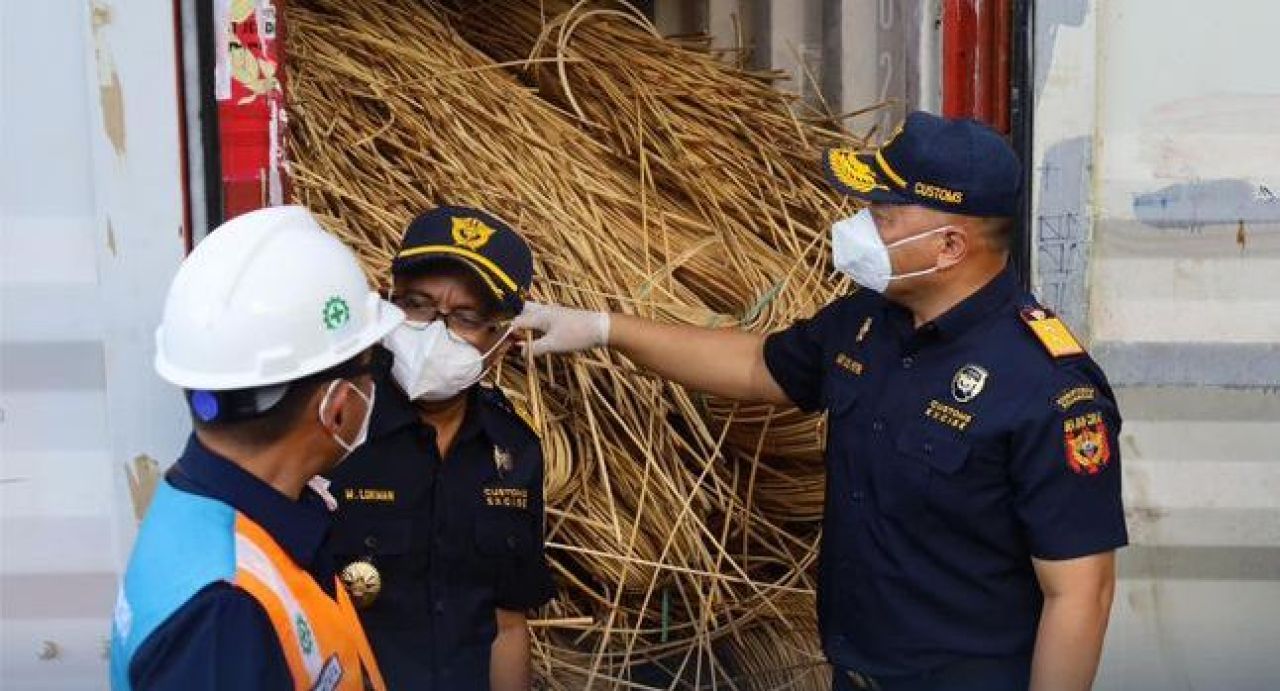 Rotan yang digaglkan saat dikirim dengan kontainer