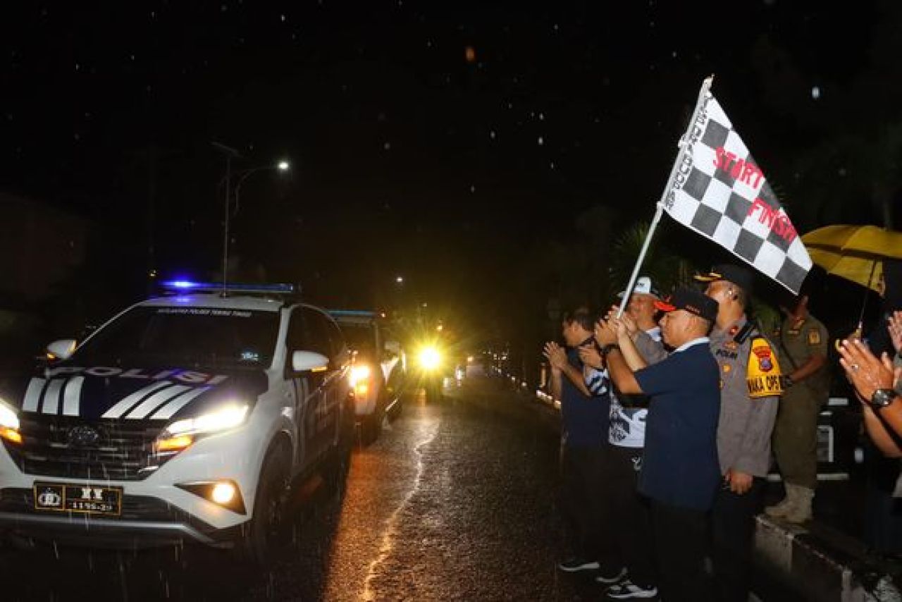 Pawai Arak-Arakan Api Obor PON XXI