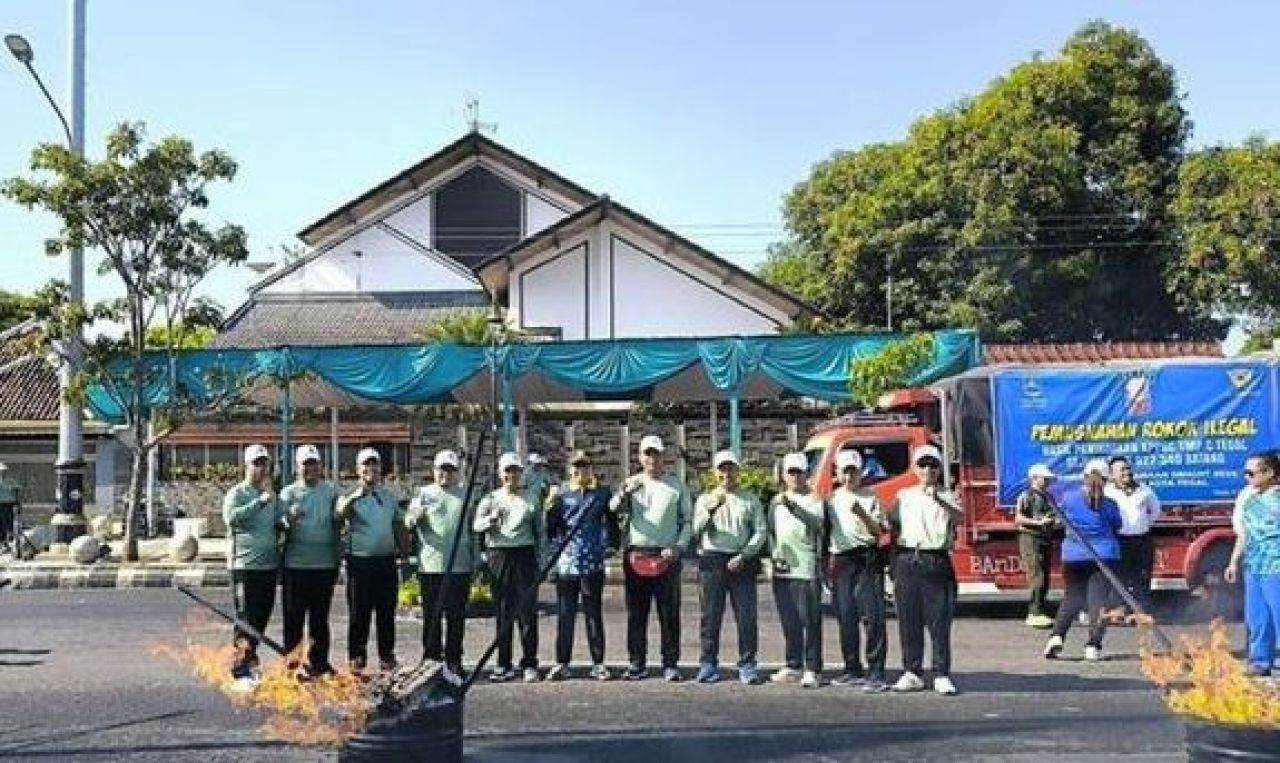 Pemusnahan rokok ilegal