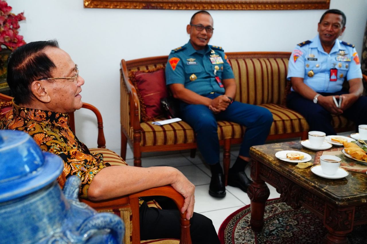 Kunjungan perwakilan TNI di kediaman Jenderal TNI (Purn) Endriartono Sutarto