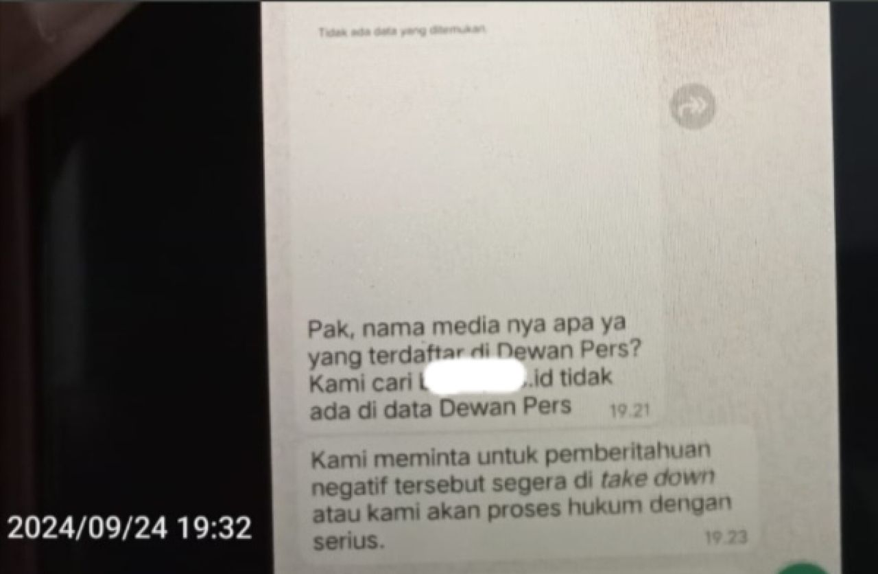 Isi teror melalui Whatsapp agar berita dihapus