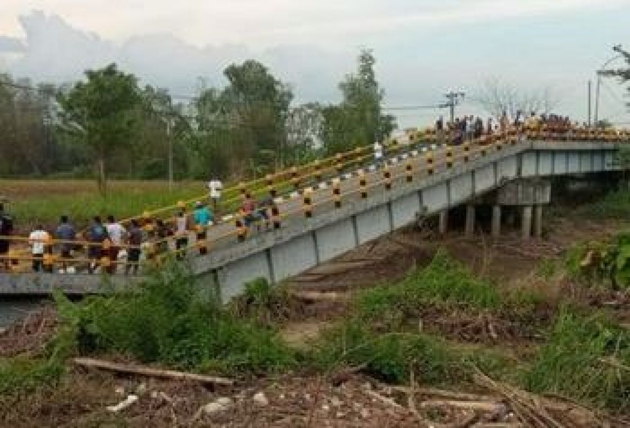 Jembatan Kacangan saat ambruk pada tahun 2021